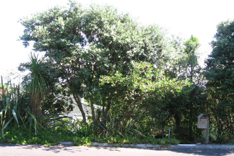 Photo of property in 1/2 Orewa Street, Torbay, Auckland, 0630