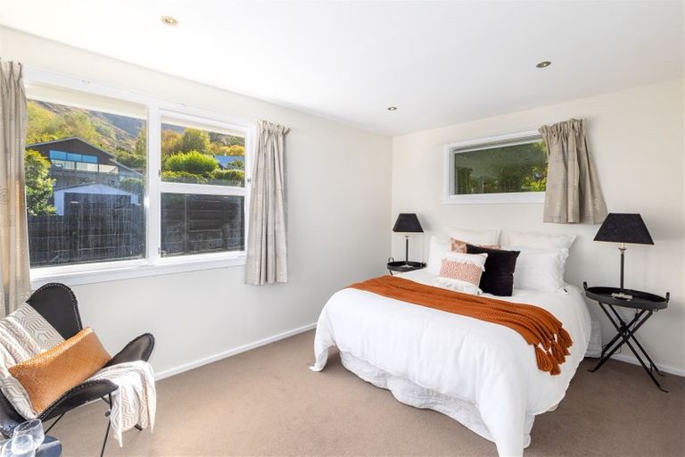 Photo of property in 9 Bayview Place, Cass Bay, Lyttelton, 8082