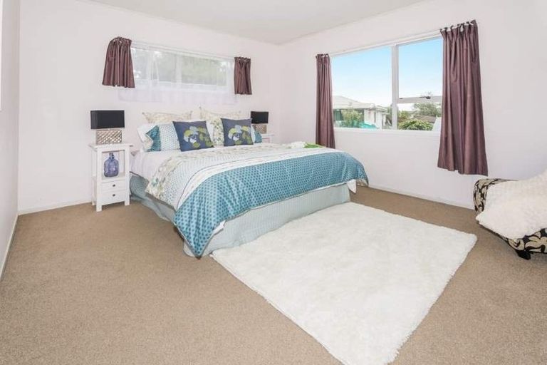Photo of property in 5 Santiago Crescent, Unsworth Heights, Auckland, 0632