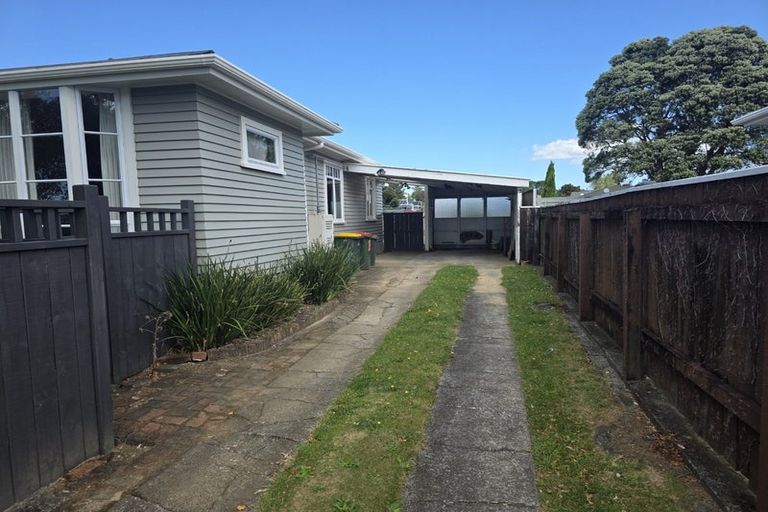 Photo of property in 8 Karaka Street, Merrilands, New Plymouth, 4312