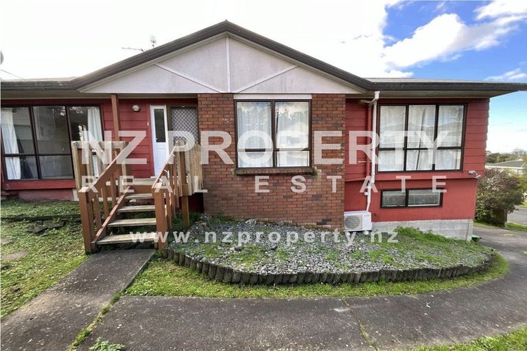 Photo of property in 13 Kearney Place, Massey, Auckland, 0614