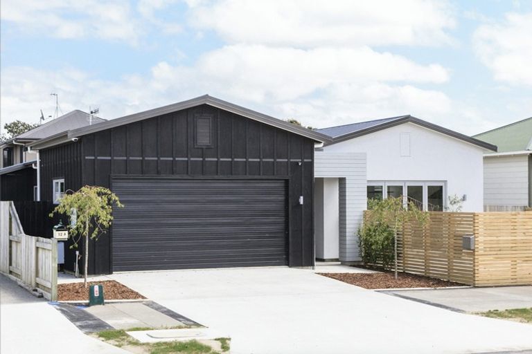 Photo of property in 12 Stewart Crescent, Hokowhitu, Palmerston North, 4410