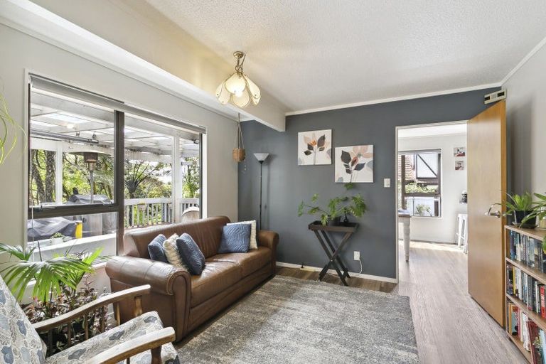 Photo of property in 18 Duval Grove, Tawa, Wellington, 5028