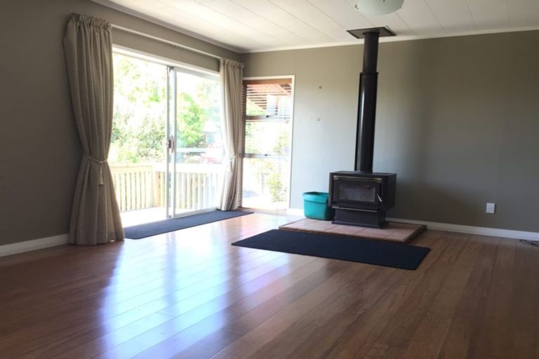 Photo of property in 7 Osmond Court, Sunnyvale, Auckland, 0612