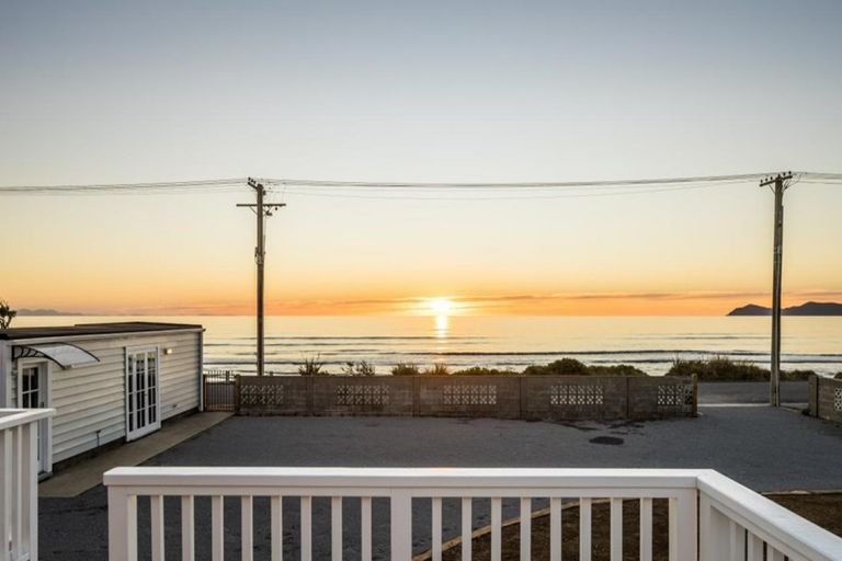 Photo of property in 60 The Parade, Paekakariki, 5034