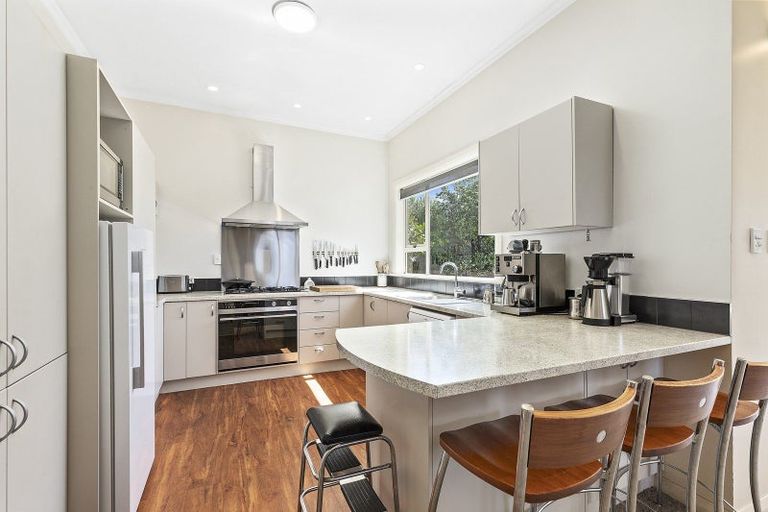 Photo of property in 98 Apu Crescent, Lyall Bay, Wellington, 6022