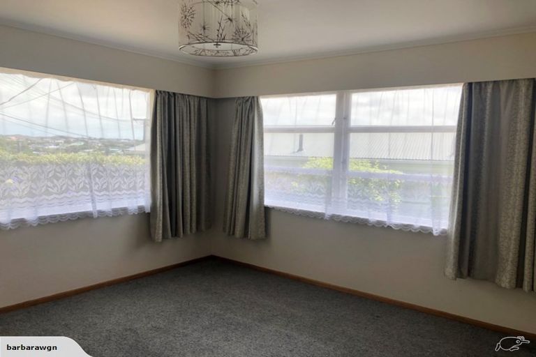 Photo of property in 15 Bancroft Terrace, Newlands, Wellington, 6037