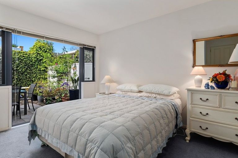 Photo of property in 480a Devonport Road, Tauranga South, Tauranga, 3112