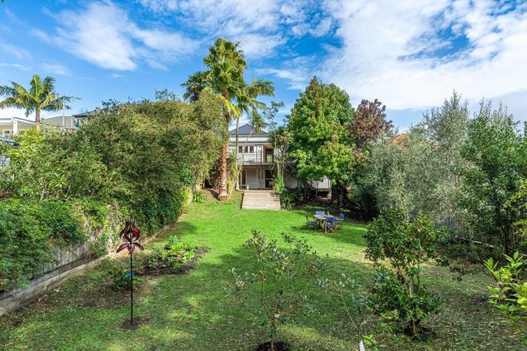 Photo of property in 32 Hastings Parade, Devonport, Auckland, 0624