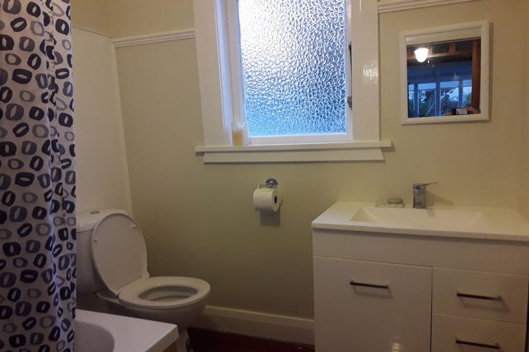 Photo of property in 11 Lancewood Grove, Ranui, Porirua, 5024