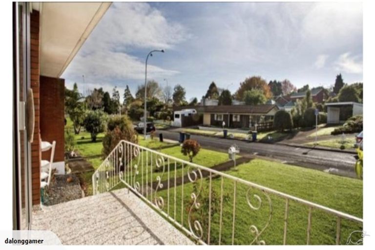 Photo of property in 3/1 Takapu Street, Henderson, Auckland, 0612