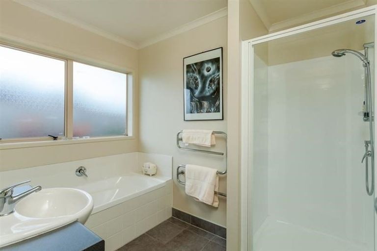 Photo of property in 12 Elkstone Place, Henderson, Auckland, 0612