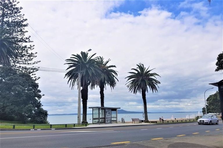 Photo of property in 480a Beach Road, Murrays Bay, Auckland, 0630