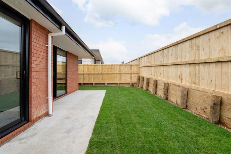 Photo of property in 31 Waruhia Crescent, Rototuna North, 3281