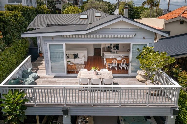 Photo of property in 109 Vauxhall Road, Narrow Neck, Auckland, 0624