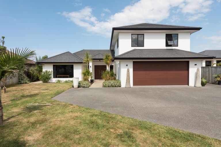 Photo of property in 22 Waimarama Close, Papamoa Beach, Papamoa, 3118