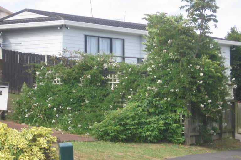 Photo of property in 2/11 Remus Place, Totara Vale, Auckland, 0629