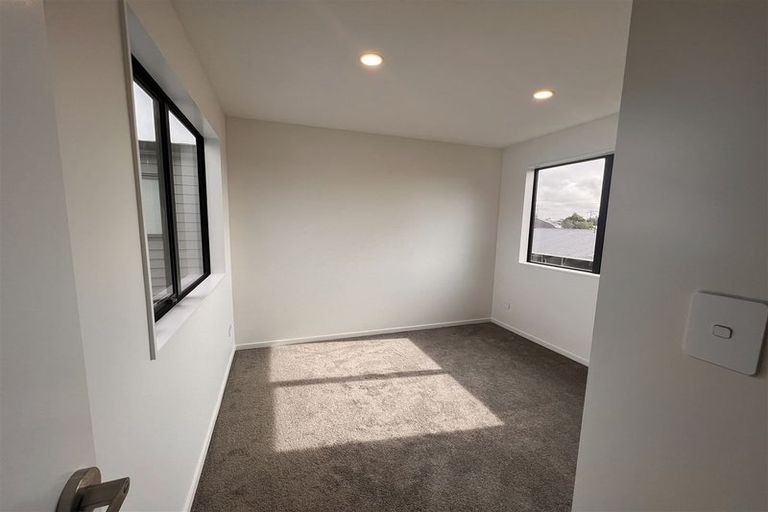 Photo of property in 4b Finlow Drive, Te Atatu South, Auckland, 0610