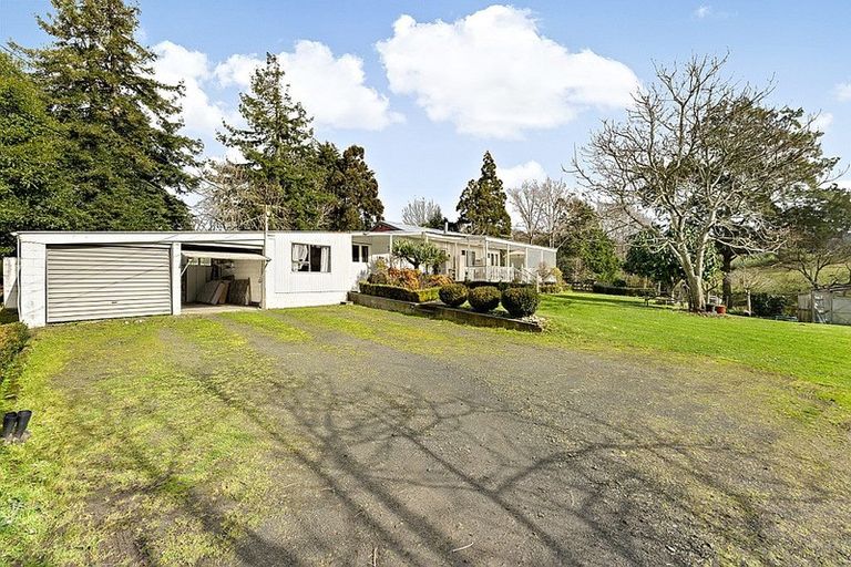 Photo of property in 118 Motu Road, Kumeu, 0891