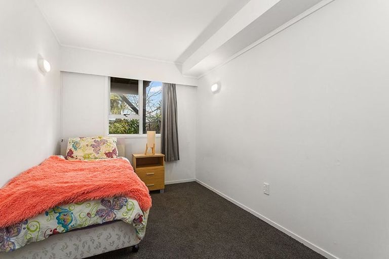 Photo of property in 15 Eyre Street, Henderson, Auckland, 0612