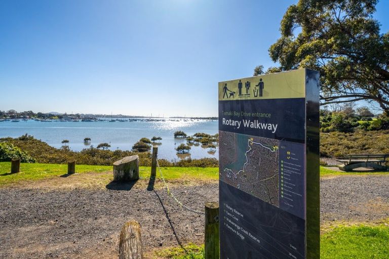 Photo of property in 27b Tamaki Bay Drive, Pakuranga, Auckland, 2010