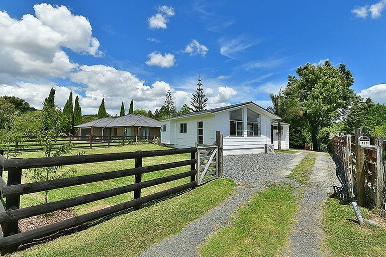 Photo of property in 129 Awaroa Road, Helensville, 0800