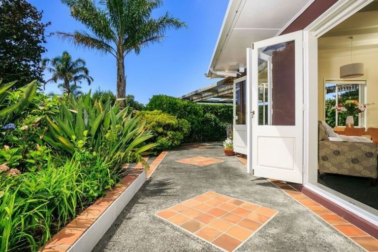 Photo of property in 8 Marywil Crescent, Hillcrest, Auckland, 0627