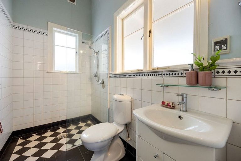 Photo of property in 110 Victoria Street, Cambridge, 3434