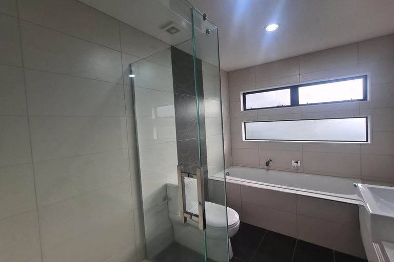 Photo of property in 21a Dallinghoe Crescent, Milford, Auckland, 0620