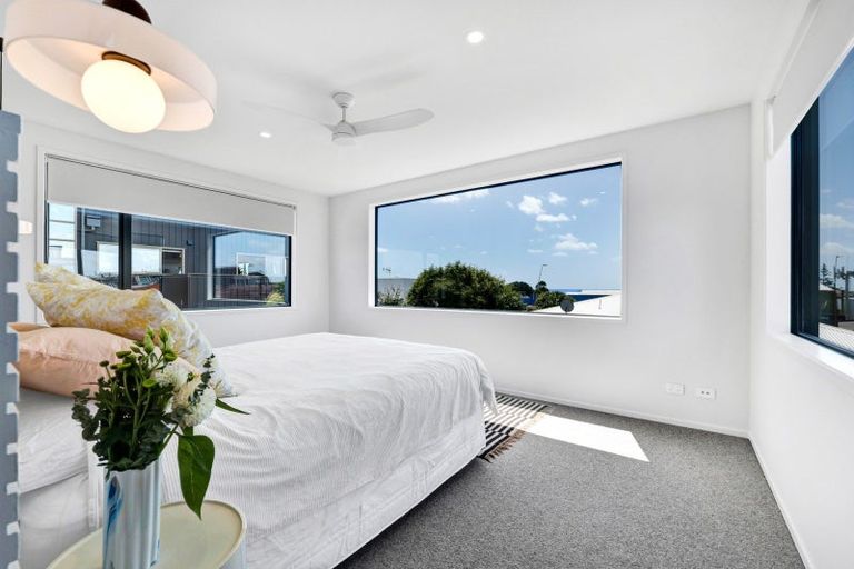 Photo of property in 5b Strandon Place, Strandon, New Plymouth, 4312