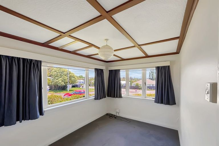 Photo of property in 21 Clayburn Road, Glen Eden, Auckland, 0602