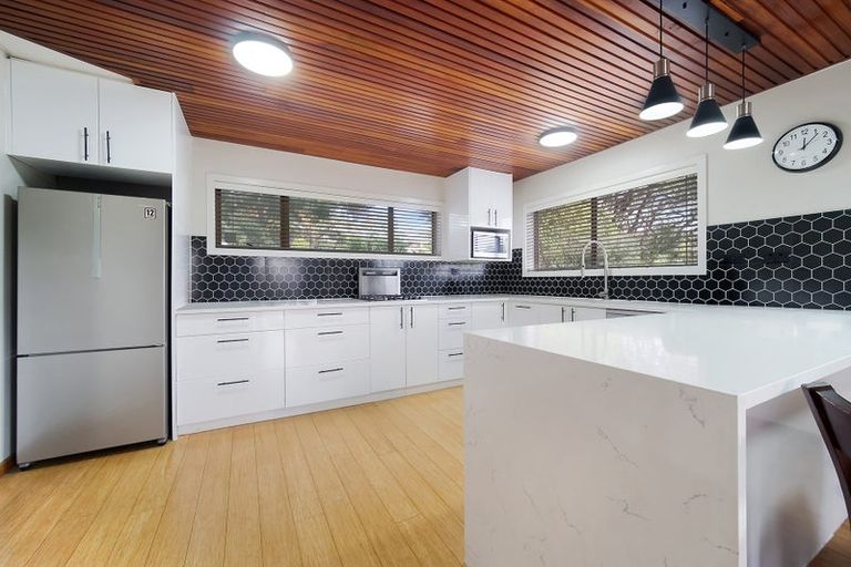 Photo of property in 12 Glenbush Place, Birkenhead, Auckland, 0626