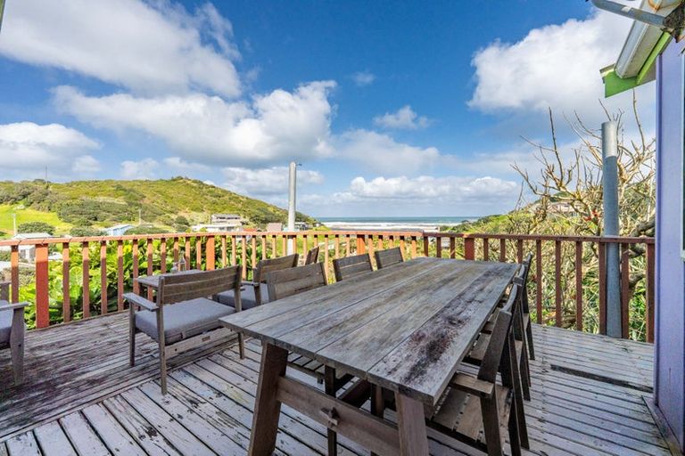 Photo of property in 63 Sea View Road, Baylys Beach, 0377