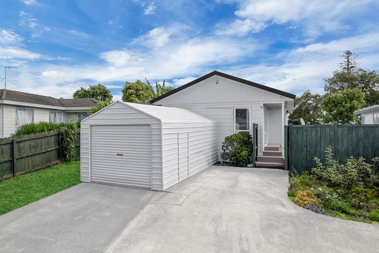 Photo of property in 2/10 Norrie Smith Avenue, Flat Bush, Auckland, 2023