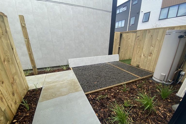 Photo of property in 3/216 Rosebank Road, Avondale, Auckland, 1026