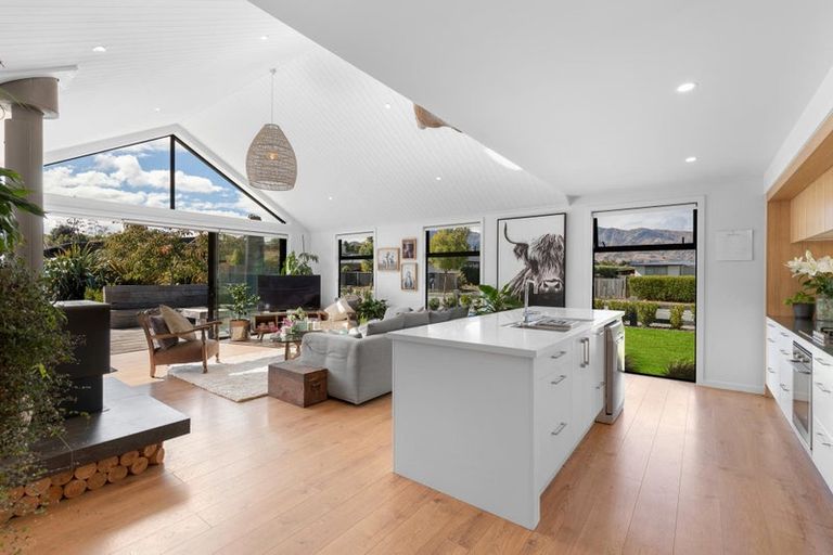 Photo of property in 1 Hewson Crescent, Lake Hawea, Wanaka, 9382