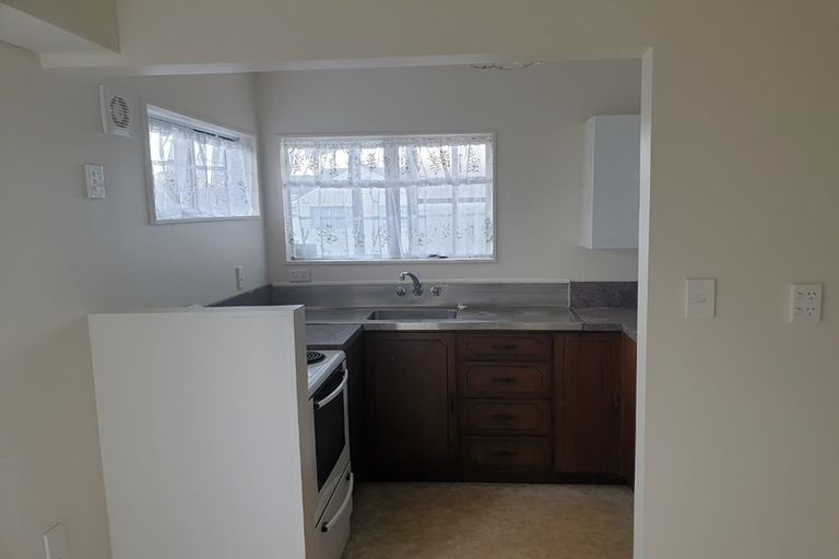 Photo of property in 24 Arahanga Grove, Maupuia, Wellington, 6022