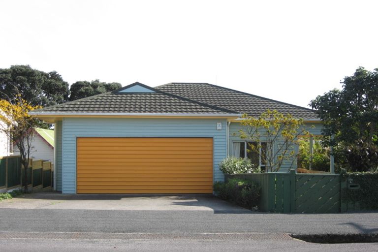 Photo of property in 114 Hine Street, New Plymouth, 4310