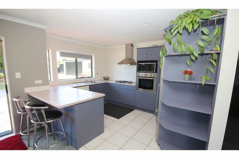 Photo of property in 2 Norm Pellow Drive, Manurewa, Auckland, 2105