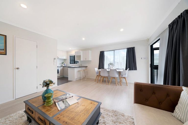 Photo of property in 124a Golf Road, New Lynn, Auckland, 0600