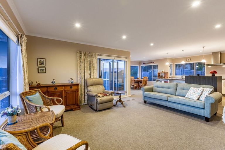 Photo of property in 8 Bluejacket Place, Whitby, Porirua, 5024
