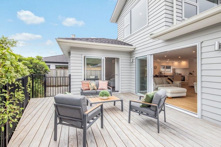 Photo of property in 3 Riroriro Close, Crofton Downs, Wellington, 6035