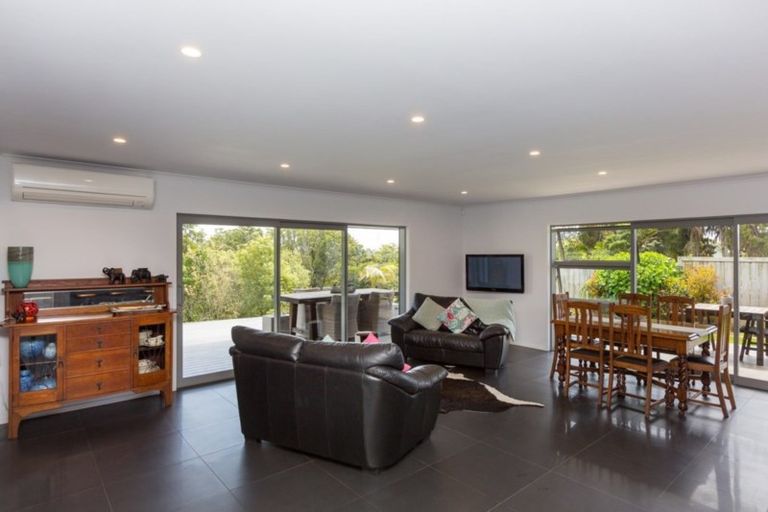 Photo of property in 11 Settlers Close, Whalers Gate, New Plymouth, 4310