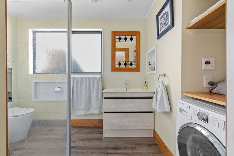 Photo of property in 33 Pinedale Crescent, Riversdale Beach, Masterton, 5872