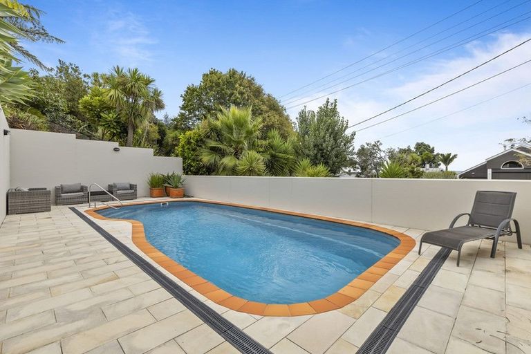 Photo of property in 32a Langton Road, Stanmore Bay, Whangaparaoa, 0932