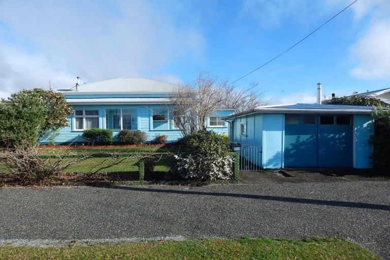 Photo of property in 104 Peel Street, Westport, 7825