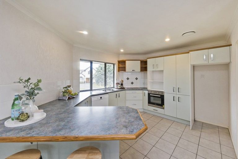 Photo of property in 8 Woodgate Court, Fitzherbert, Palmerston North, 4410