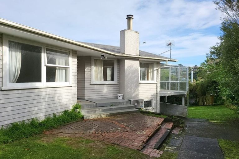 Photo of property in 27 Lynda Avenue, Paparangi, Wellington, 6037