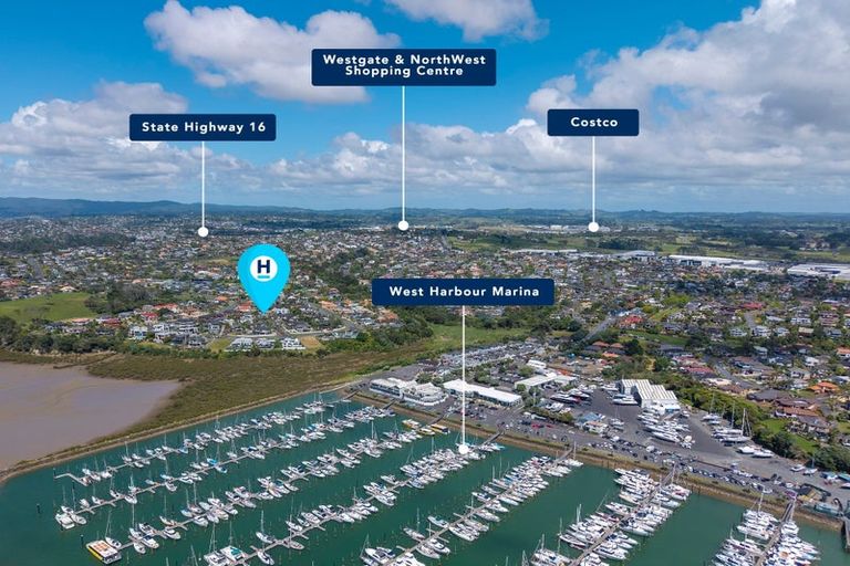Photo of property in 10 Lupetti Rise, West Harbour, Auckland, 0618