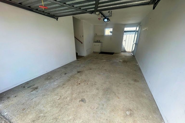 Photo of property in 100a Astley Avenue, New Lynn, Auckland, 0600